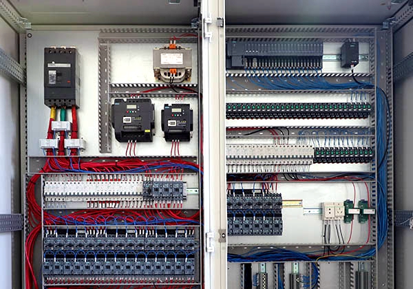 多效蒸發器自控柜實拍 多效蒸發器自控柜實拍