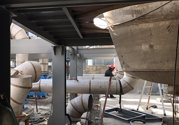 四效蒸發(fā)結(jié)晶設(shè)備處理橡膠助劑行業(yè)廢水項目安裝現(xiàn)場 四效蒸發(fā)結(jié)晶設(shè)備處理橡膠助劑行業(yè)廢水項目安裝現(xiàn)場